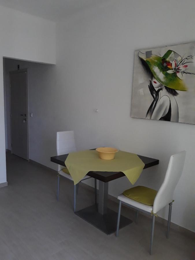 Apartment With Free And Private Parking マカルスカ エクステリア 写真