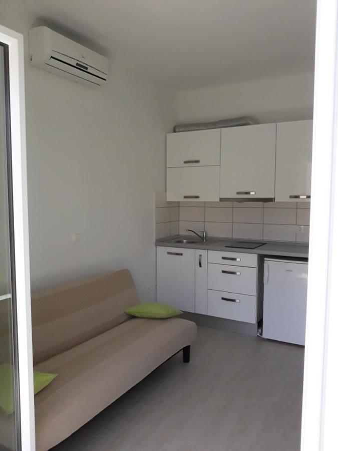 Apartment With Free And Private Parking マカルスカ エクステリア 写真