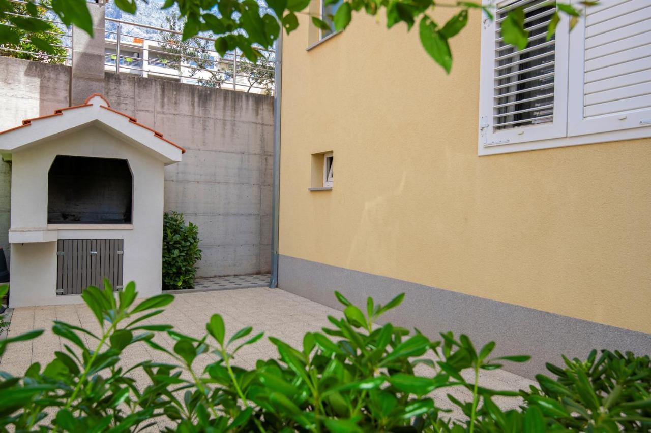 Apartment With Free And Private Parking マカルスカ エクステリア 写真