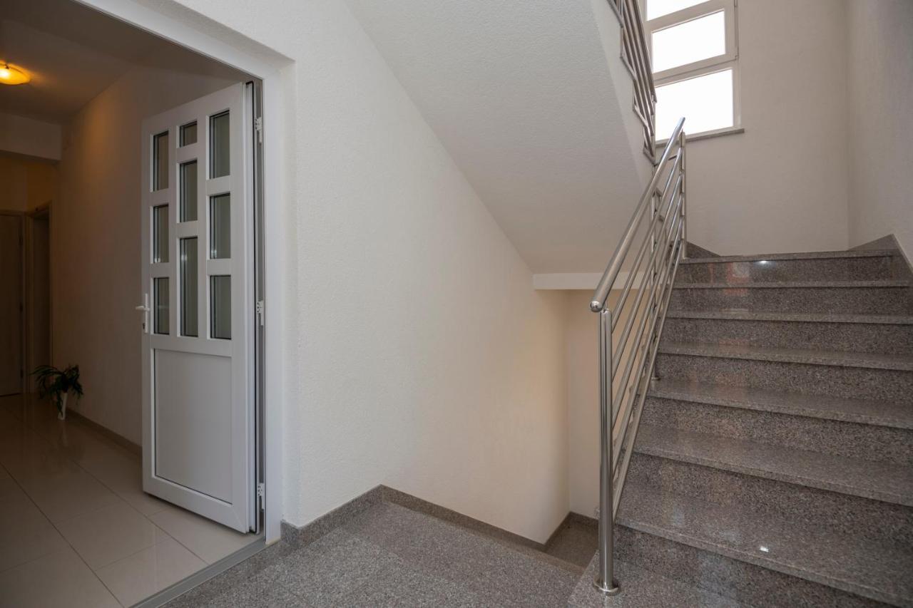 Apartment With Free And Private Parking マカルスカ エクステリア 写真