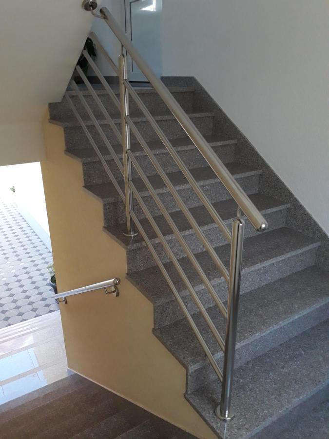 Apartment With Free And Private Parking マカルスカ エクステリア 写真